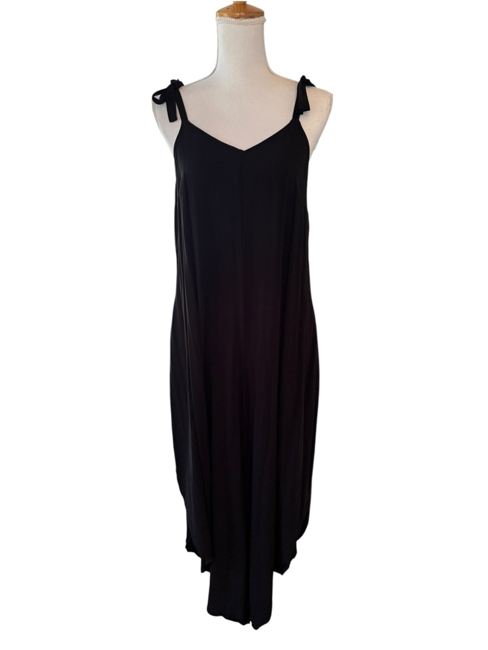 Vince Camuto Black Tie Shoulder Jumper. Size M